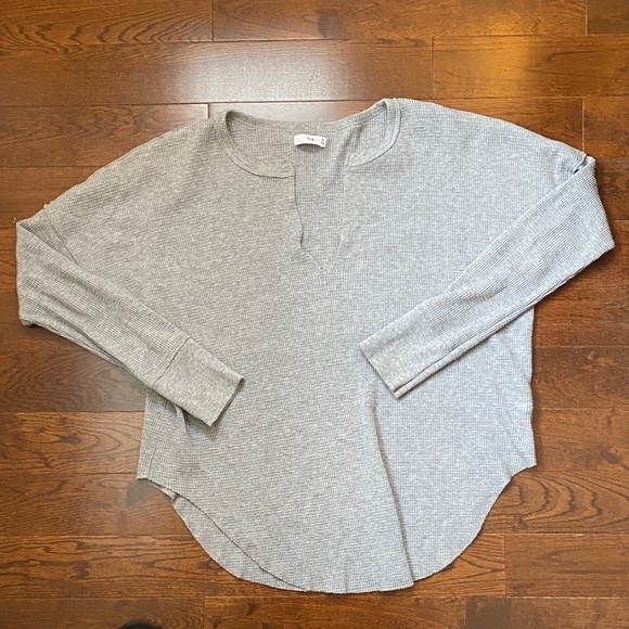 TNA Tops - TNA Long Sleeve Waffle Knit Top Size Small Grey V-Neck Oversized Fit